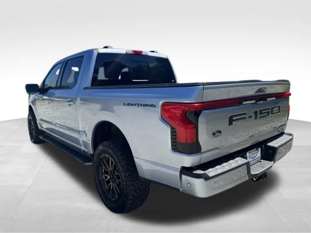 Used 2022 Blue Ford Lariat image 5