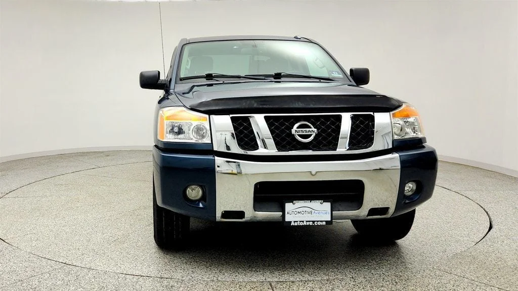 Used 2014 Graphite Blue Metallic Nissan 4WD Crew Cab SWB SV image 2