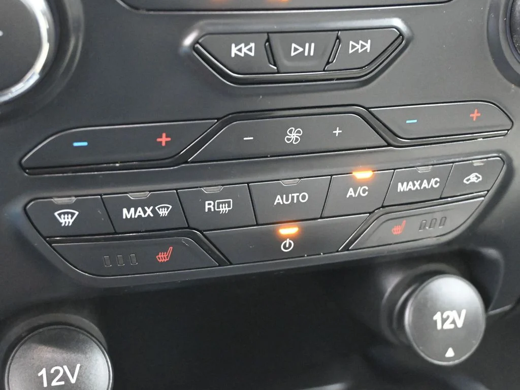 Used 2022 Silver Ford XLT image 18