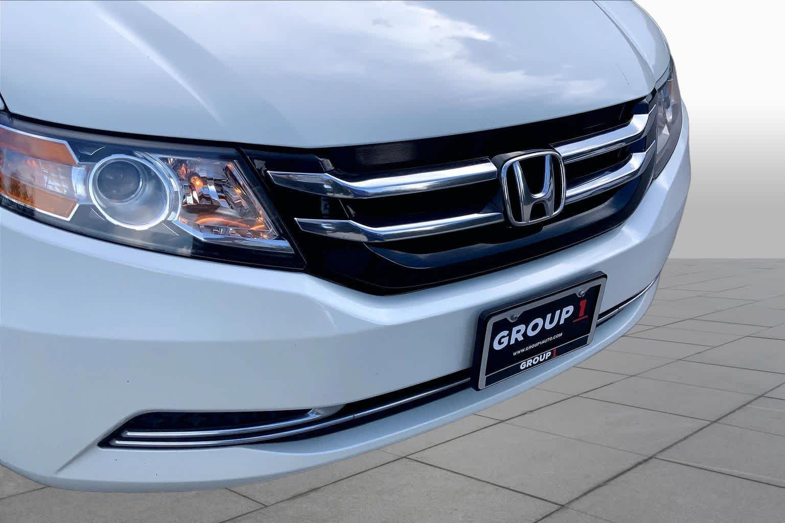 Used 2017 White Diamond Pearl Honda LX image 28