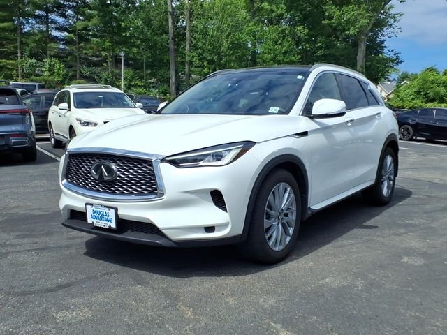 Used 2025 White INFINITI LUXE image 2