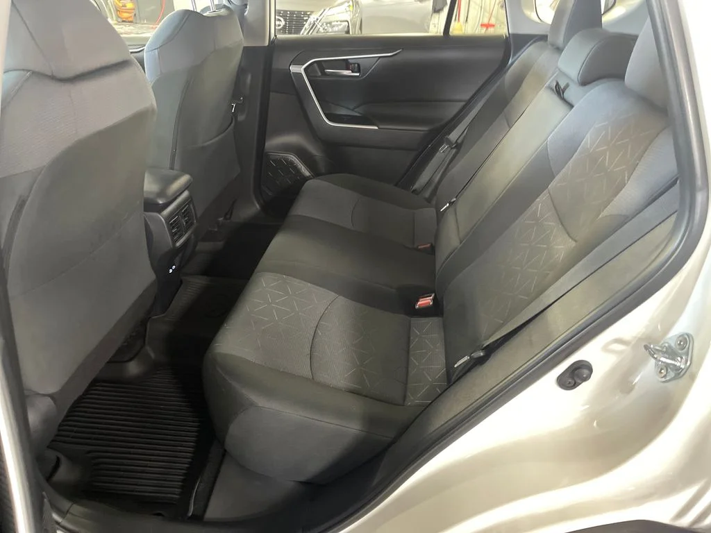 2025 Toyota RAV4 XLE - Photo 25