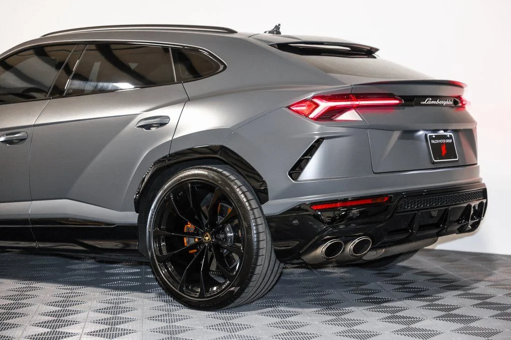 Used 2022  Lamborghini  image 15