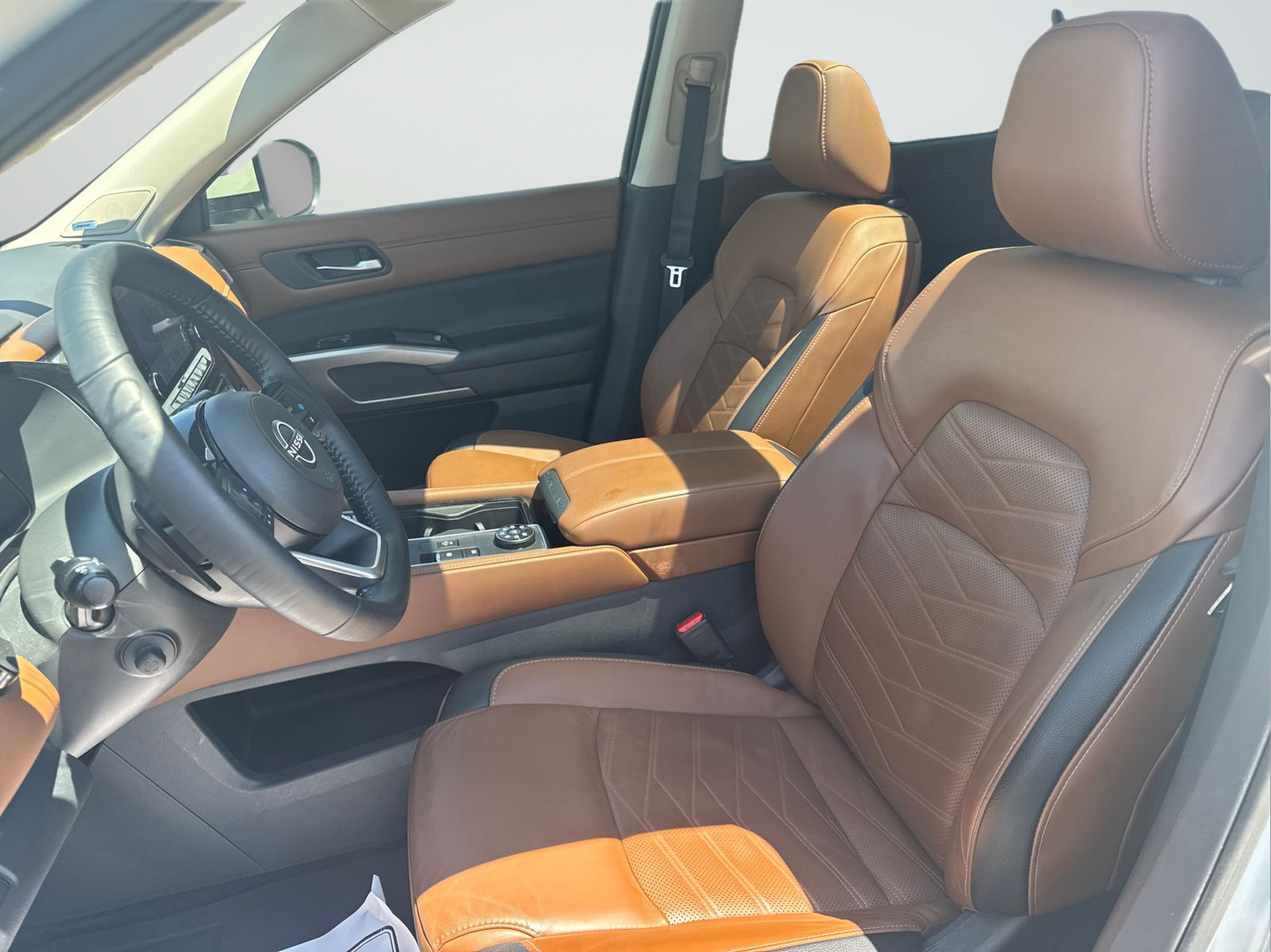 Used 2023 Pearl White Nissan Platinum image 30