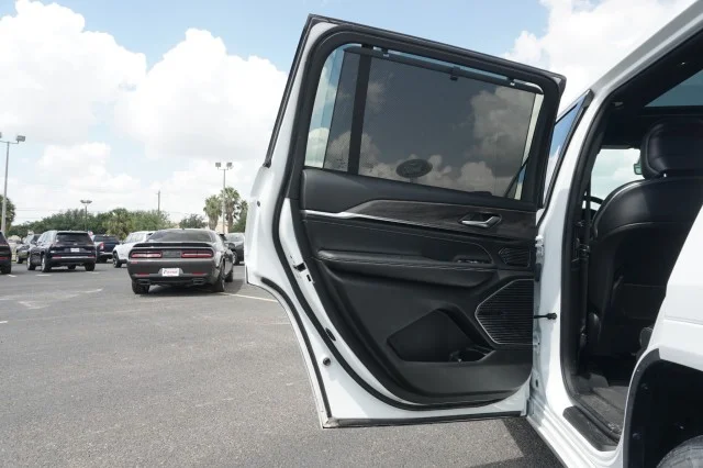 Used 2021 WHITE Jeep Overland image 30