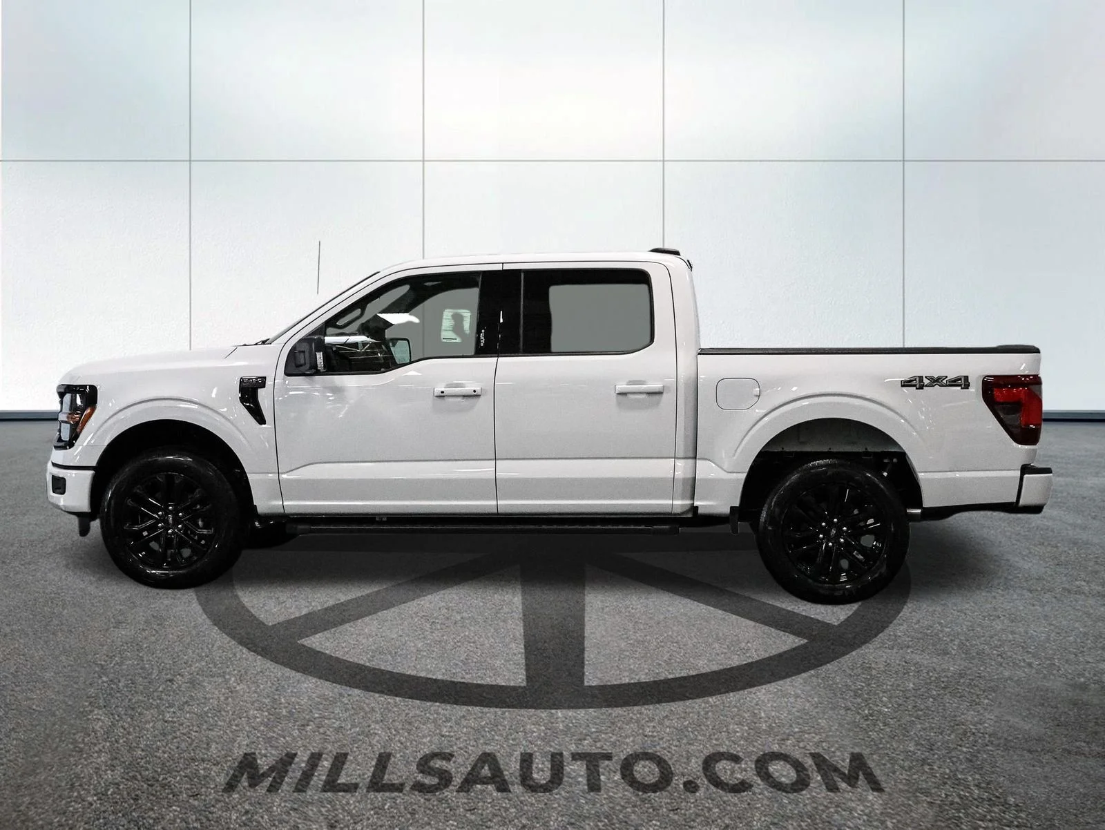 New 2026 Oxford White Ford XLT image 3
