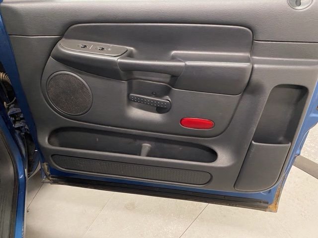 Used 2005 Blue Dodge SLT image 20