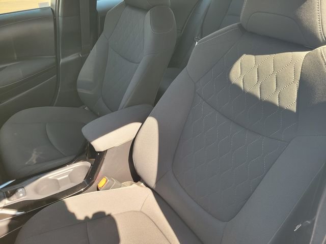 Used 2022 White Toyota LE image 13