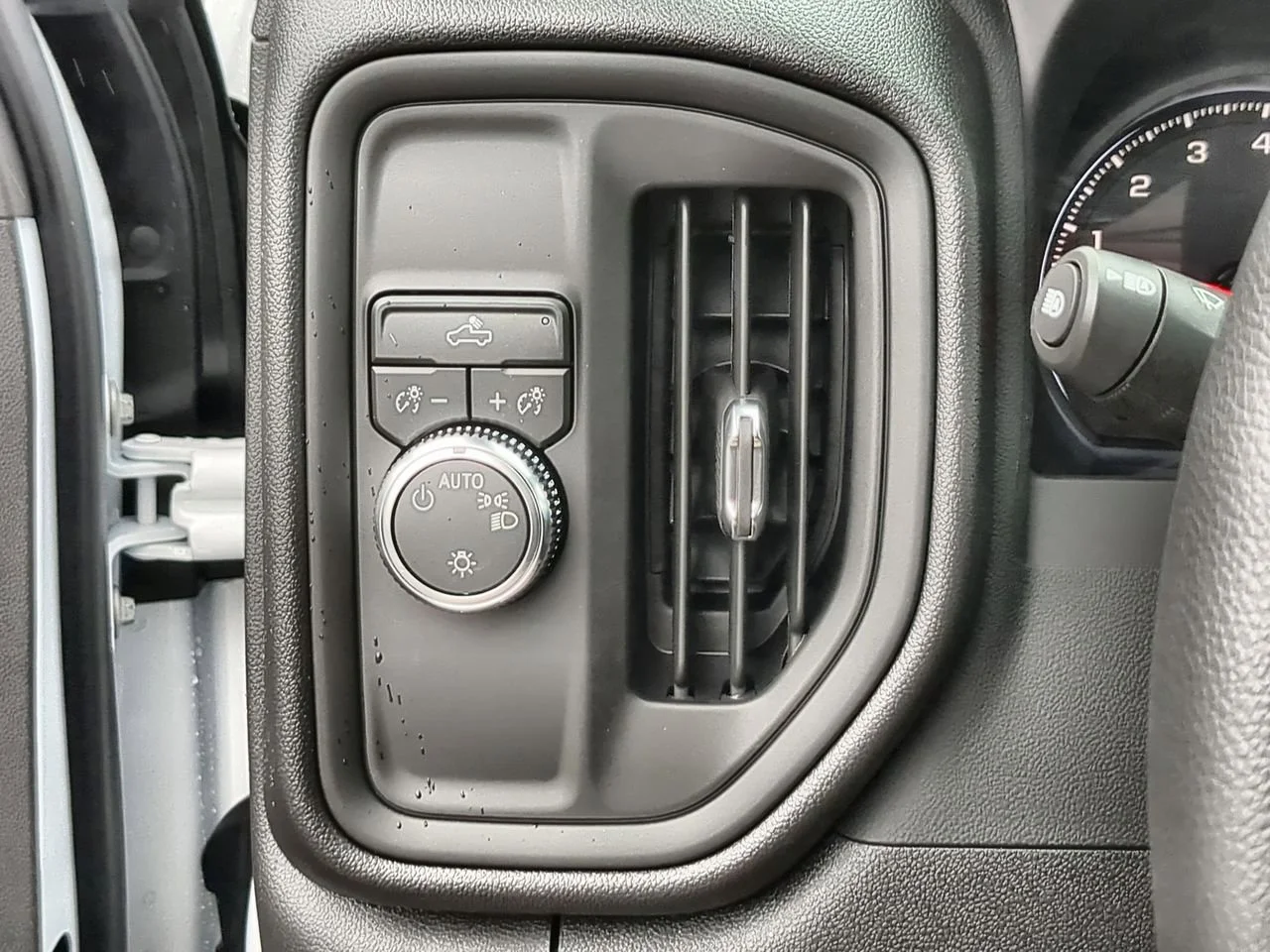 New 2026 Summit White GMC Pro image 17