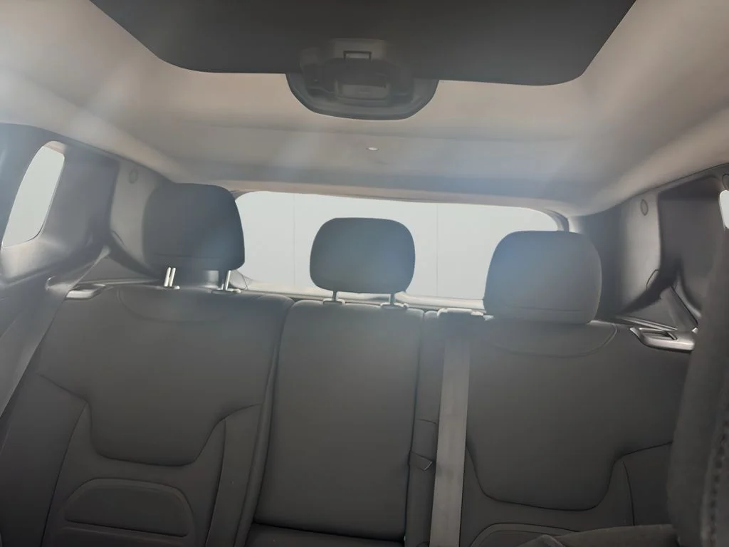 Used 2017 Alpine White Jeep Altitude image 23