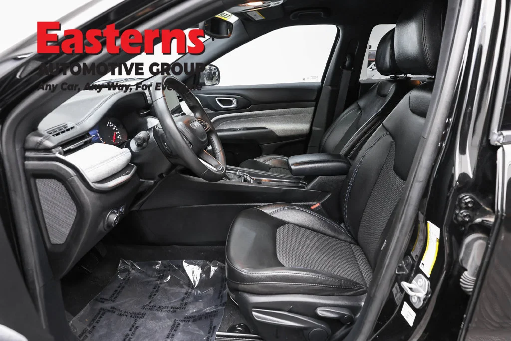 Used 2023 Black Jeep Latitude image 13