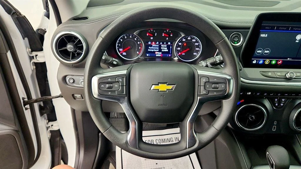 Used 2024 Summit White Chevrolet FWD 4dr 2LT Cloth w/ Convenience & Driver Confidence Pkgs image 14