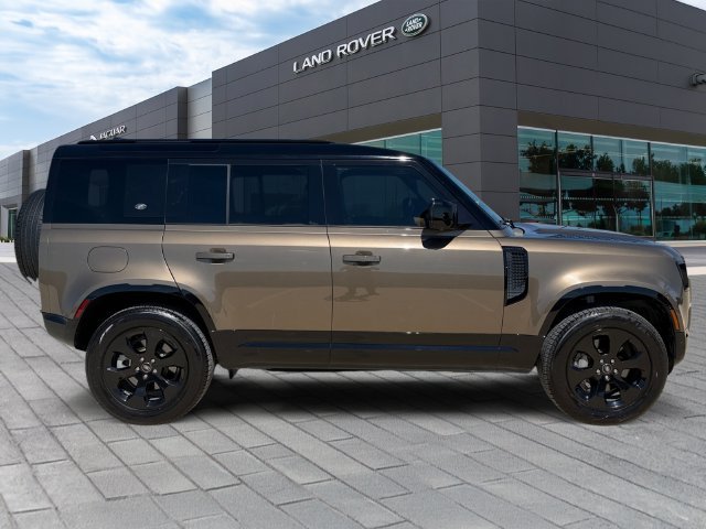 Used 2023 Gondwana Stone Metallic Land Rover X-Dynamic SE image 6