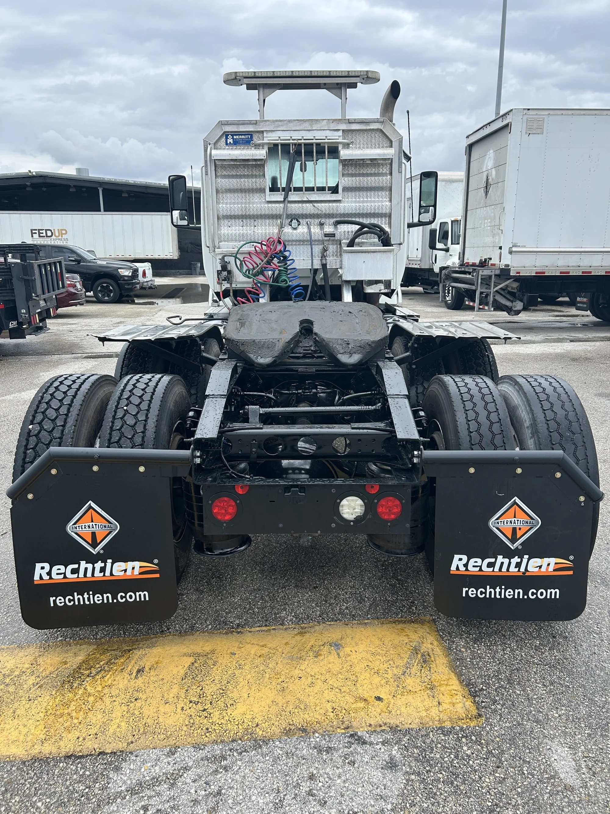 Used 2019  INTERNATIONAL Day Cab image 3