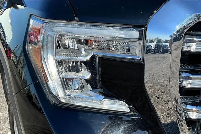 Used 2020 Black GMC SLE image 31