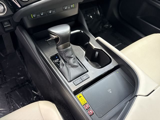 2025 Lexus ES Hybrid 300h - Photo 21