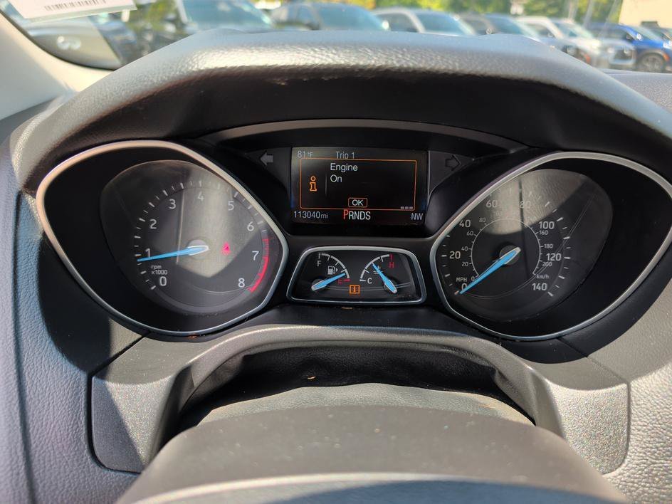 Used 2018 White Gold Metallic Ford SE image 21