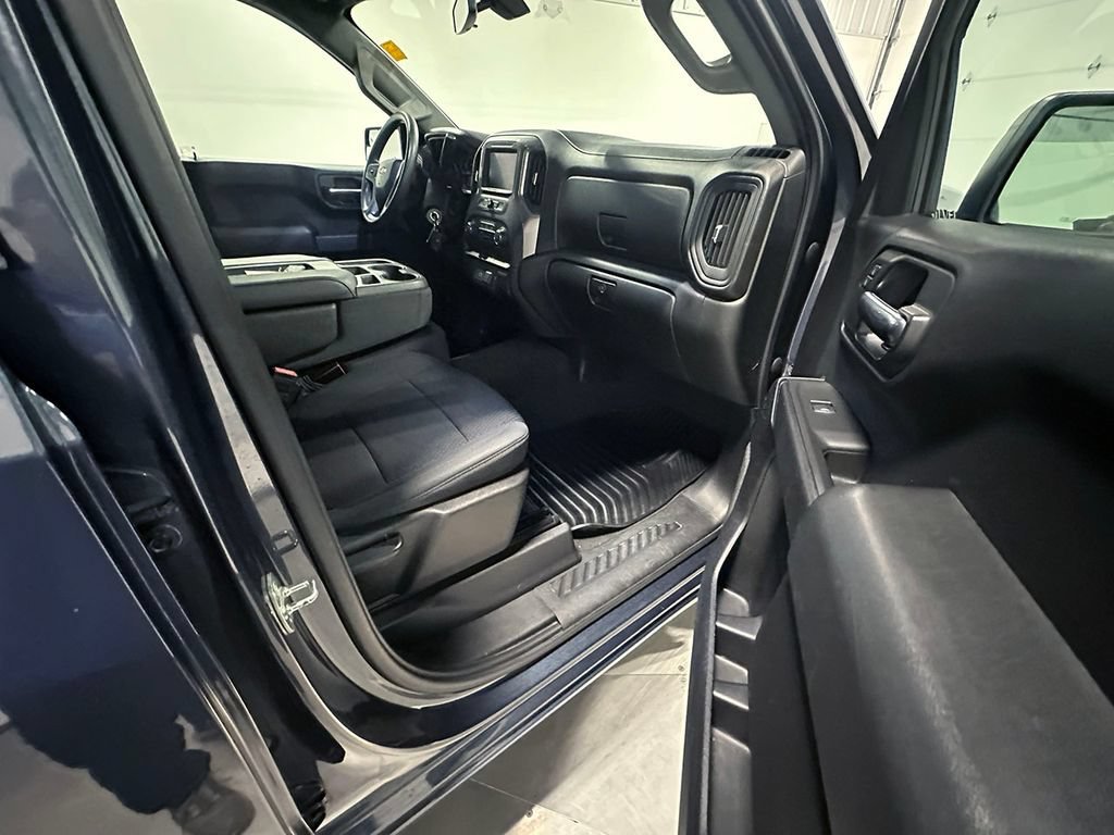 Used 2020 SHADOW GRAY METALLIC Chevrolet Custom image 23