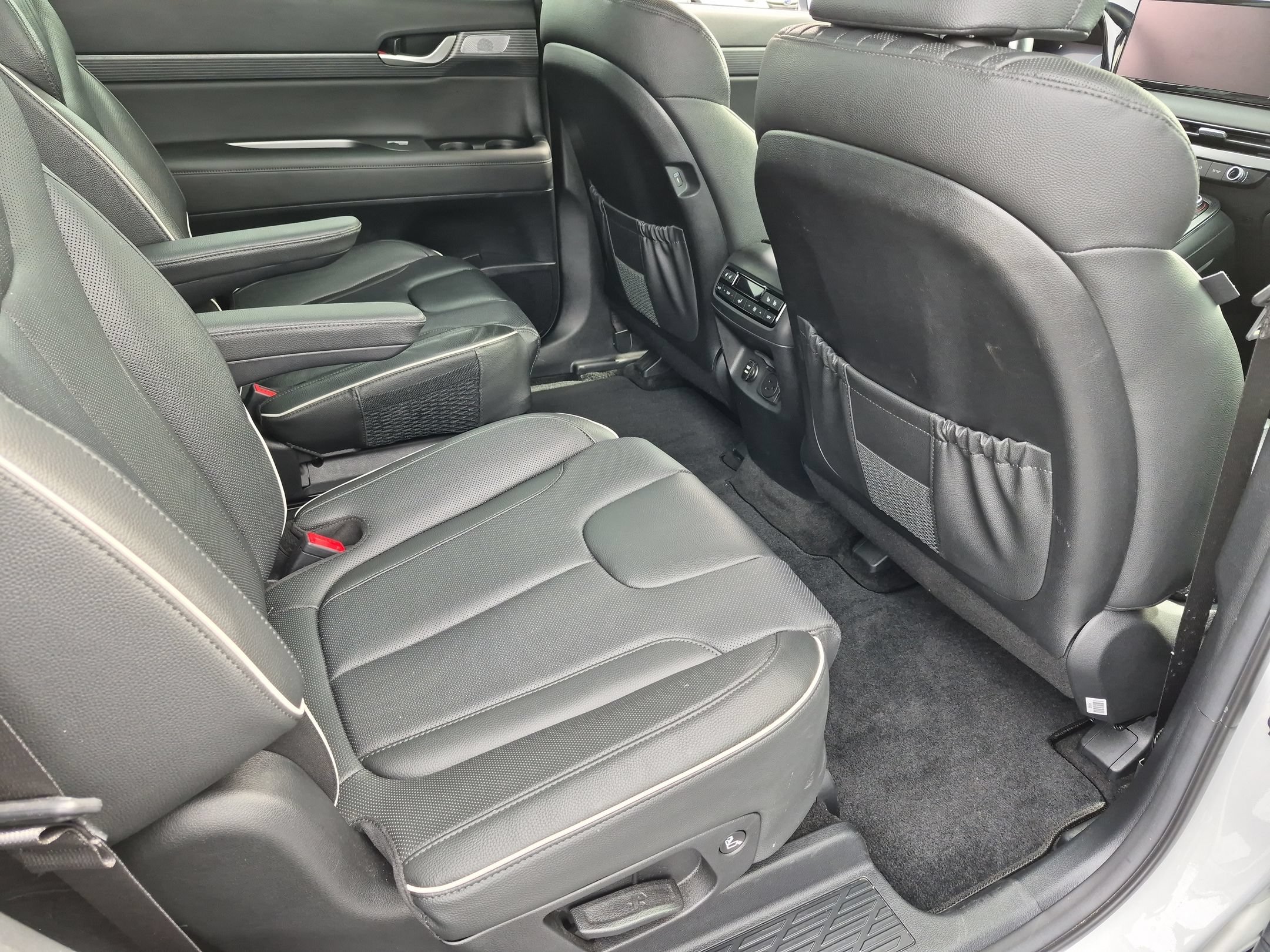 Used 2025 Hyper White Hyundai Limited image 35