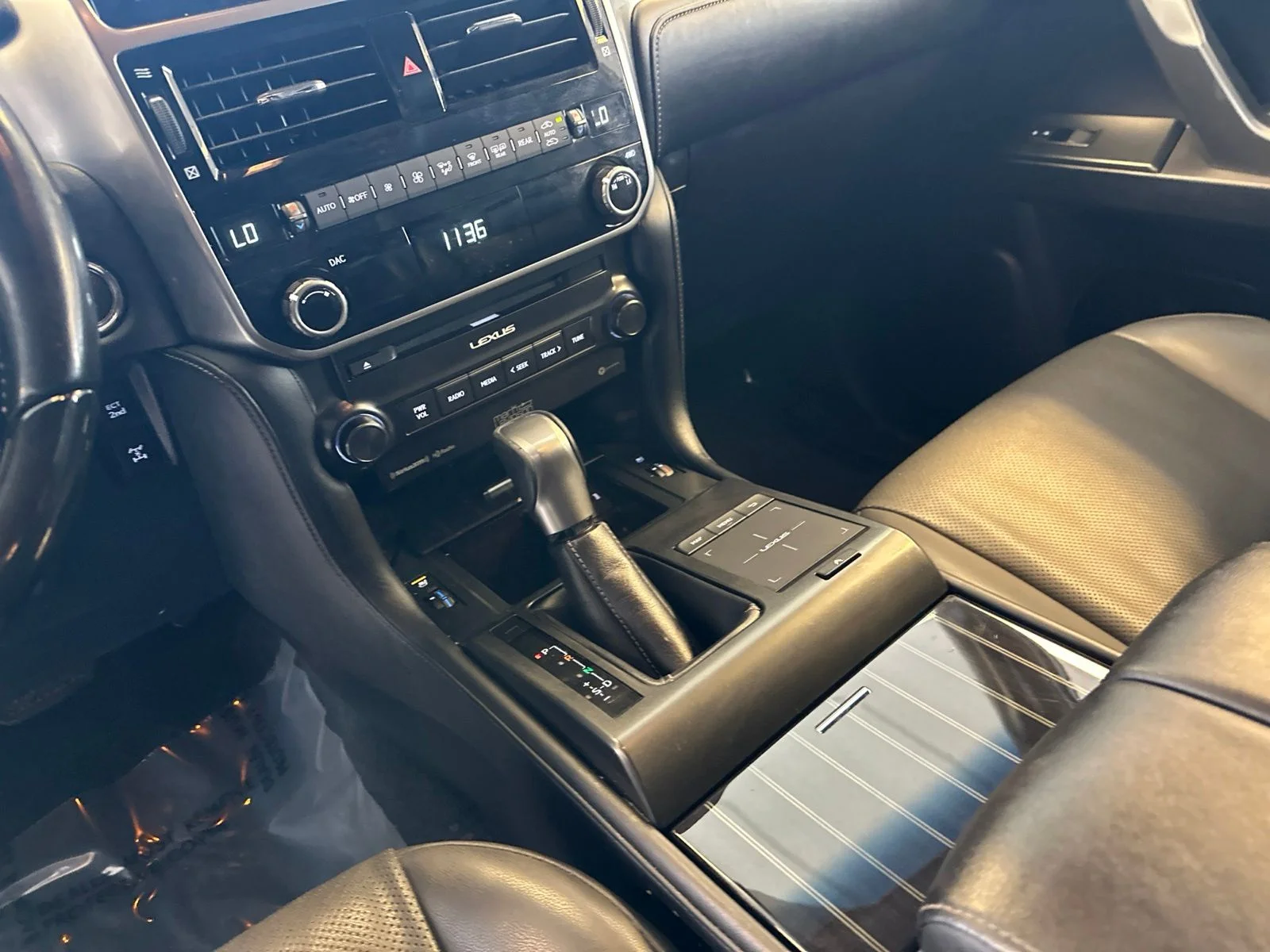 Used 2022  Lexus 460 image 20