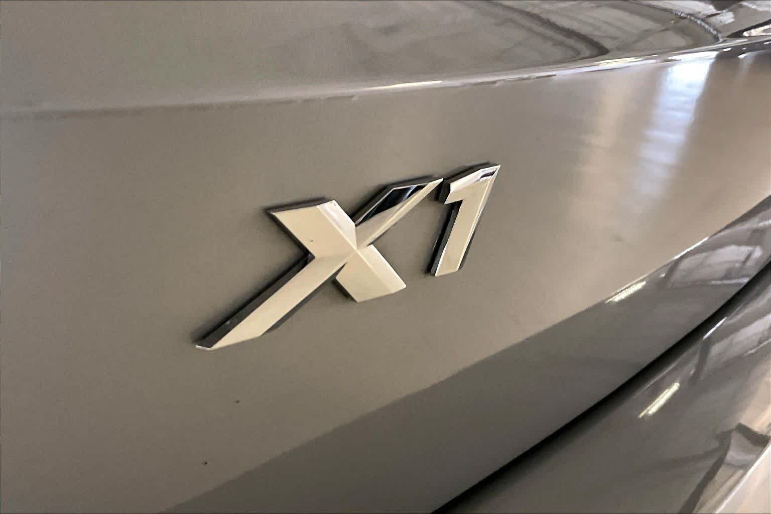 Used 2026 Space Silver Metallic BMW xDrive28i image 9