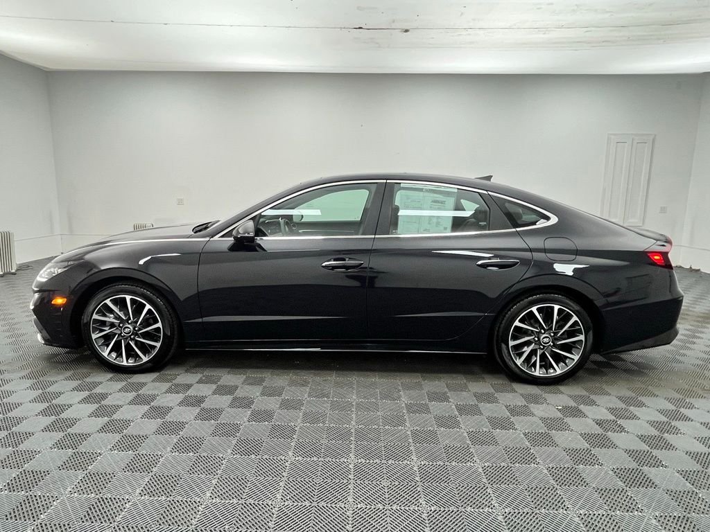 Used 2023 Carbon Blue Hyundai Limited image 12