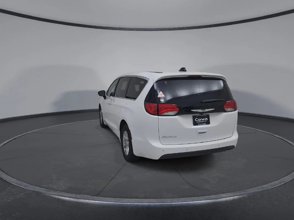New 2027 Bright White Clear-Coat Paint Chrysler LX image 11
