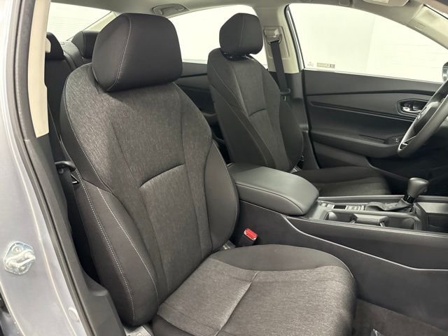 Certified Used 2025 Solar Silver Metallic Honda SE image 24