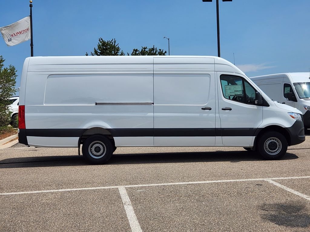 New 2026 ARCTIC WHITE Mercedes-Benz CARGO image 2