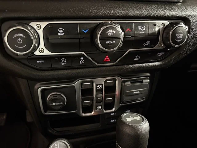 Used 2025 Crystal Metallic Jeep Sport image 26