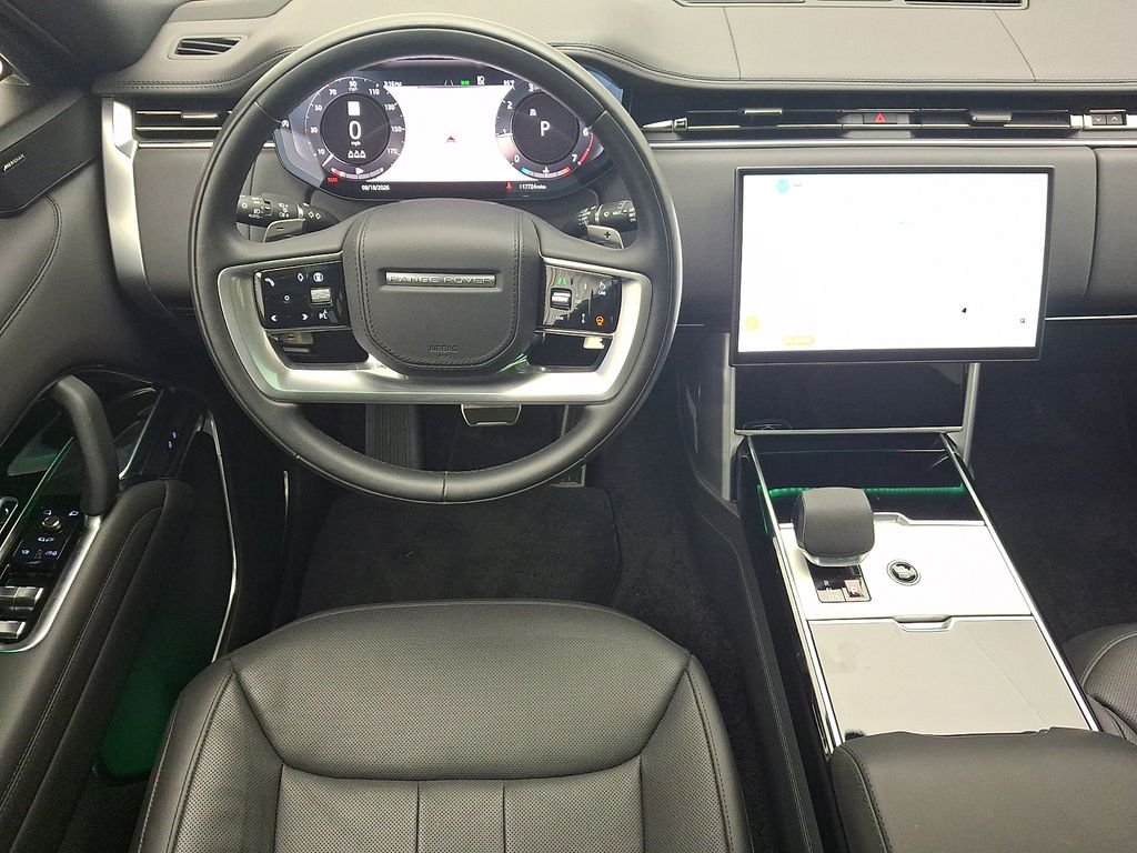 Used 2025  Land Rover SE image 12