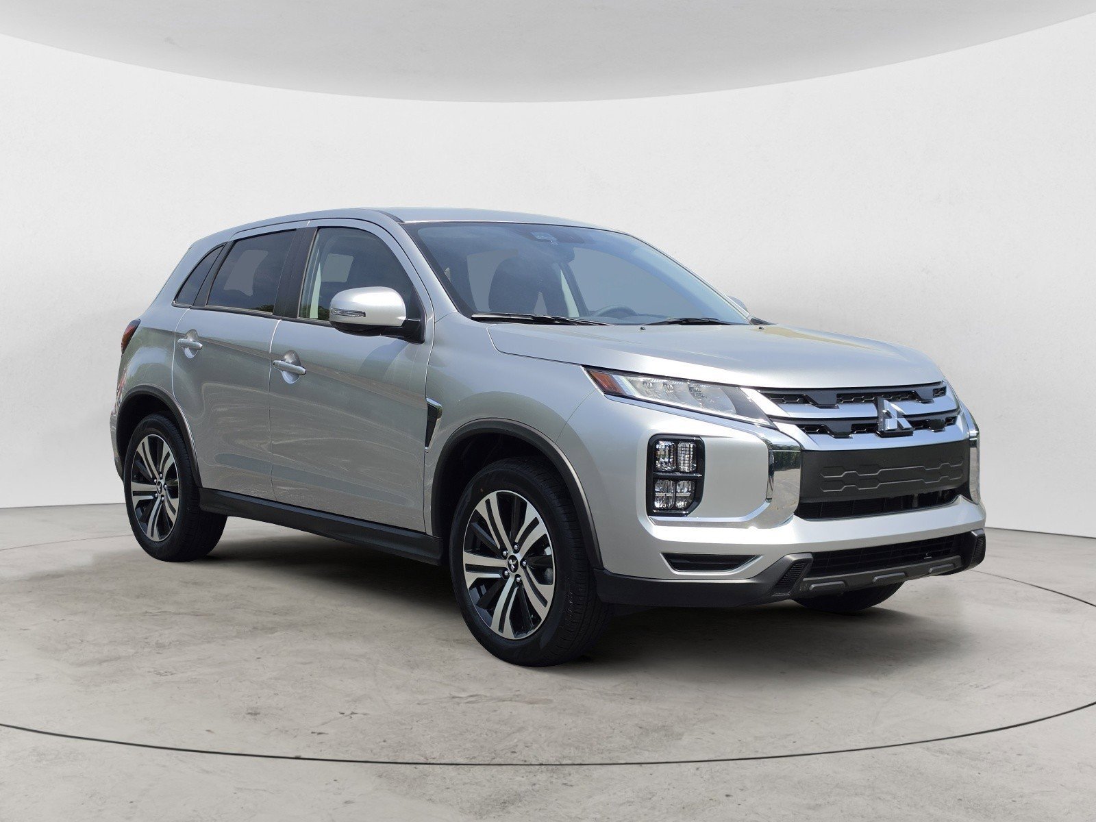 New 2026 Silver Mitsubishi  image 2