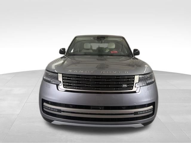New 2026 Eiger Grey Land Rover SE image 2