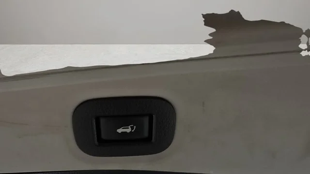 Used 2018 Glacier White Nissan SV image 30