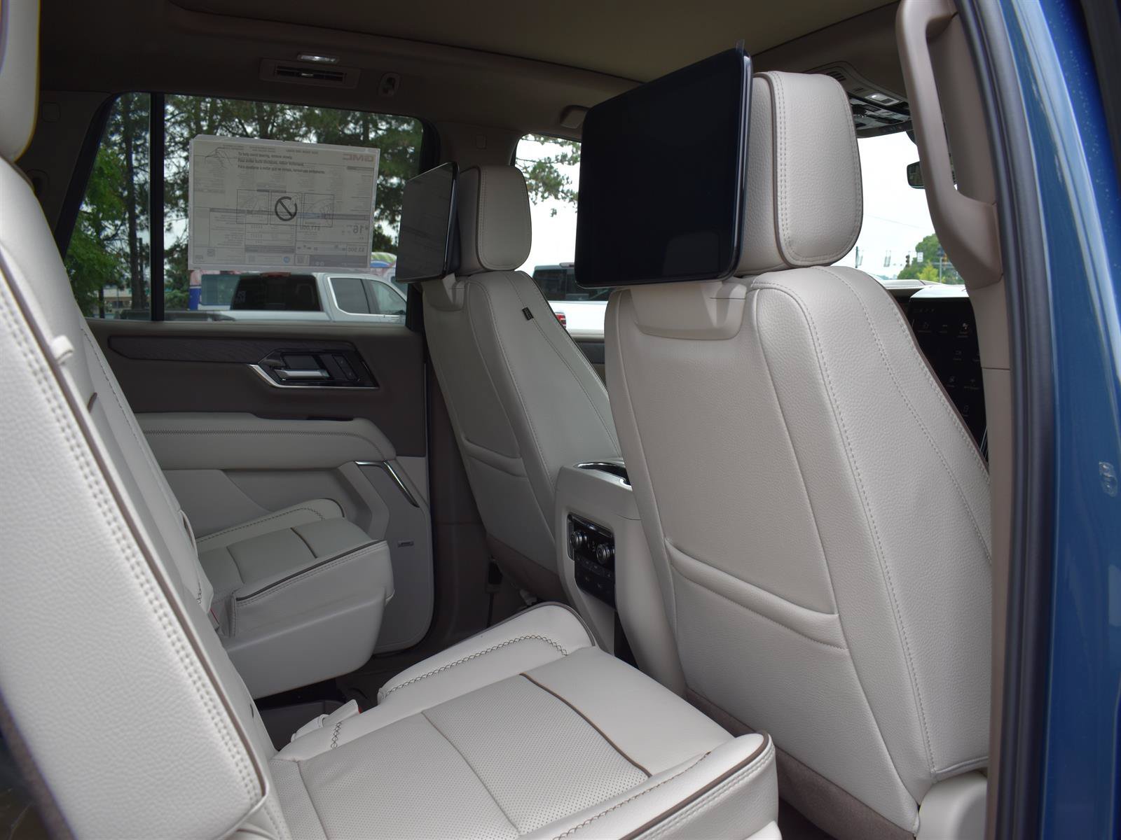 2026 GMC Yukon Denali - Photo 6