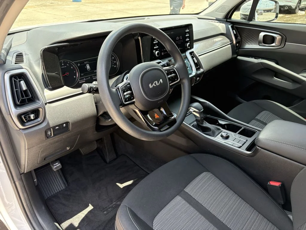 Used 2023 Glacial White Pearl Kia LX image 14