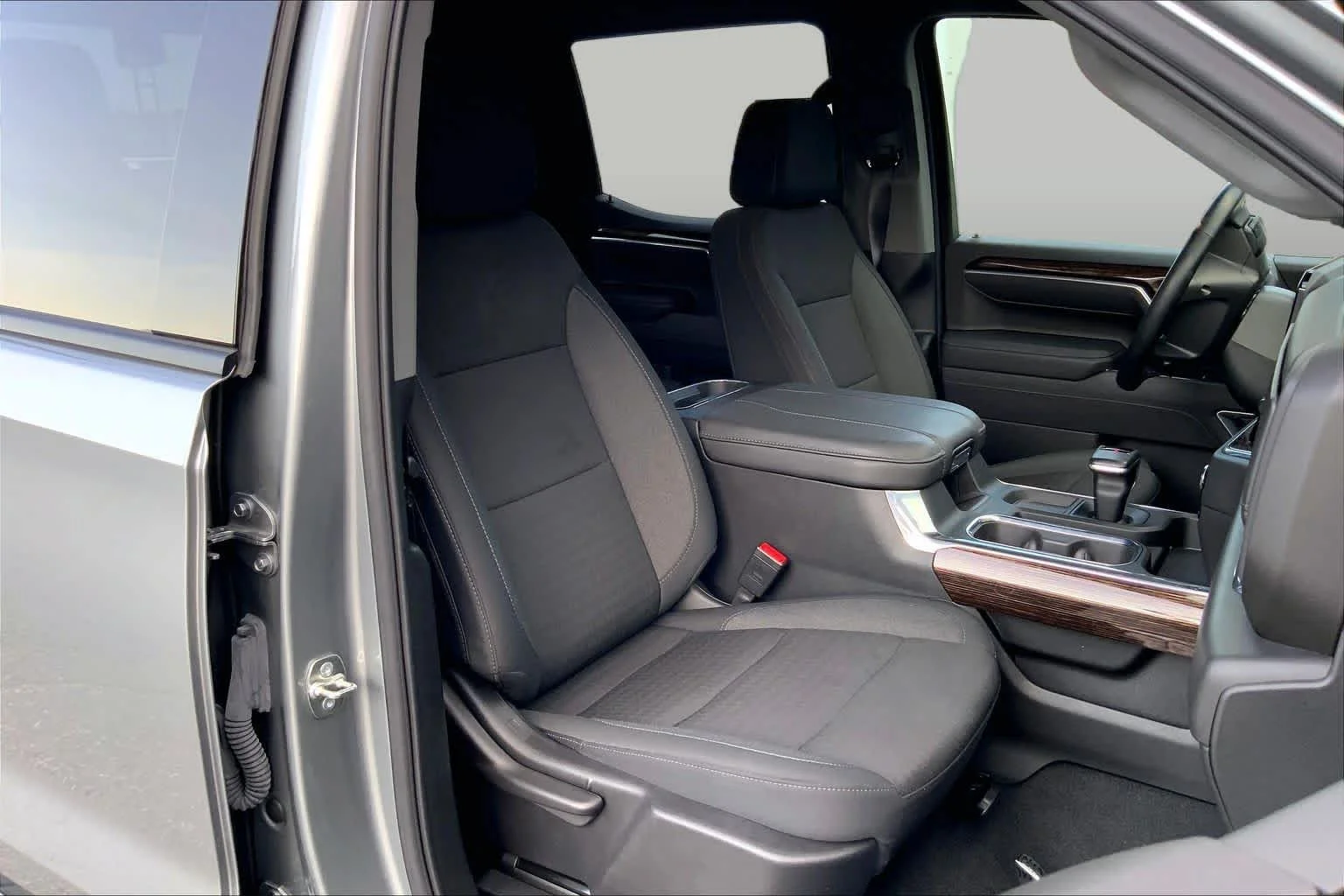 Used 2025 Sterling Metallic GMC Elevation image 8