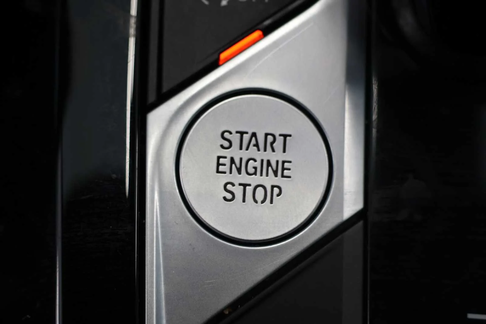 Used 2024 Alpine White BMW sDrive30i image 25