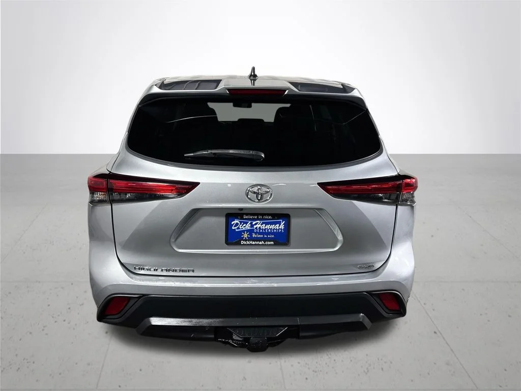 Used 2022 Silver Toyota L image 7