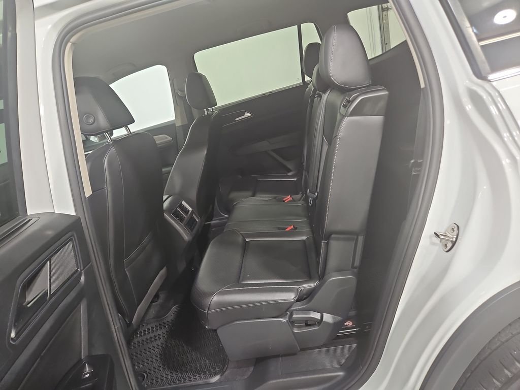 Used 2018 White Volkswagen 3.6L V6 SE image 24