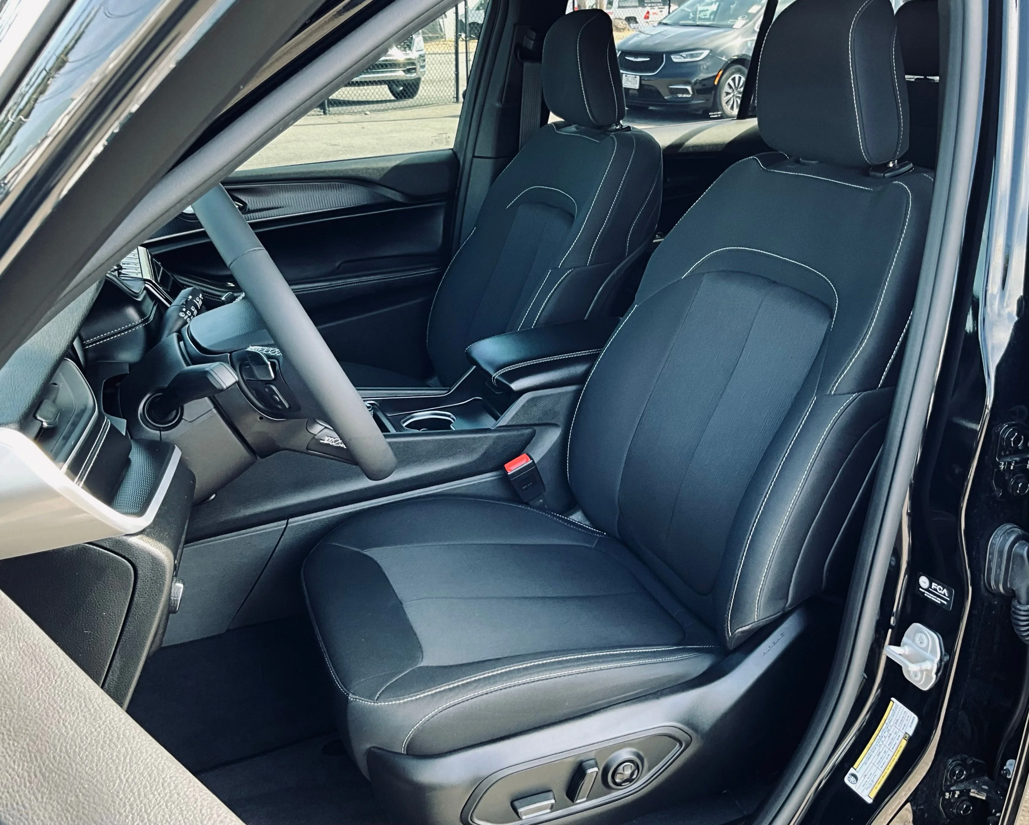 Used 2025 Black Jeep Laredo image 9