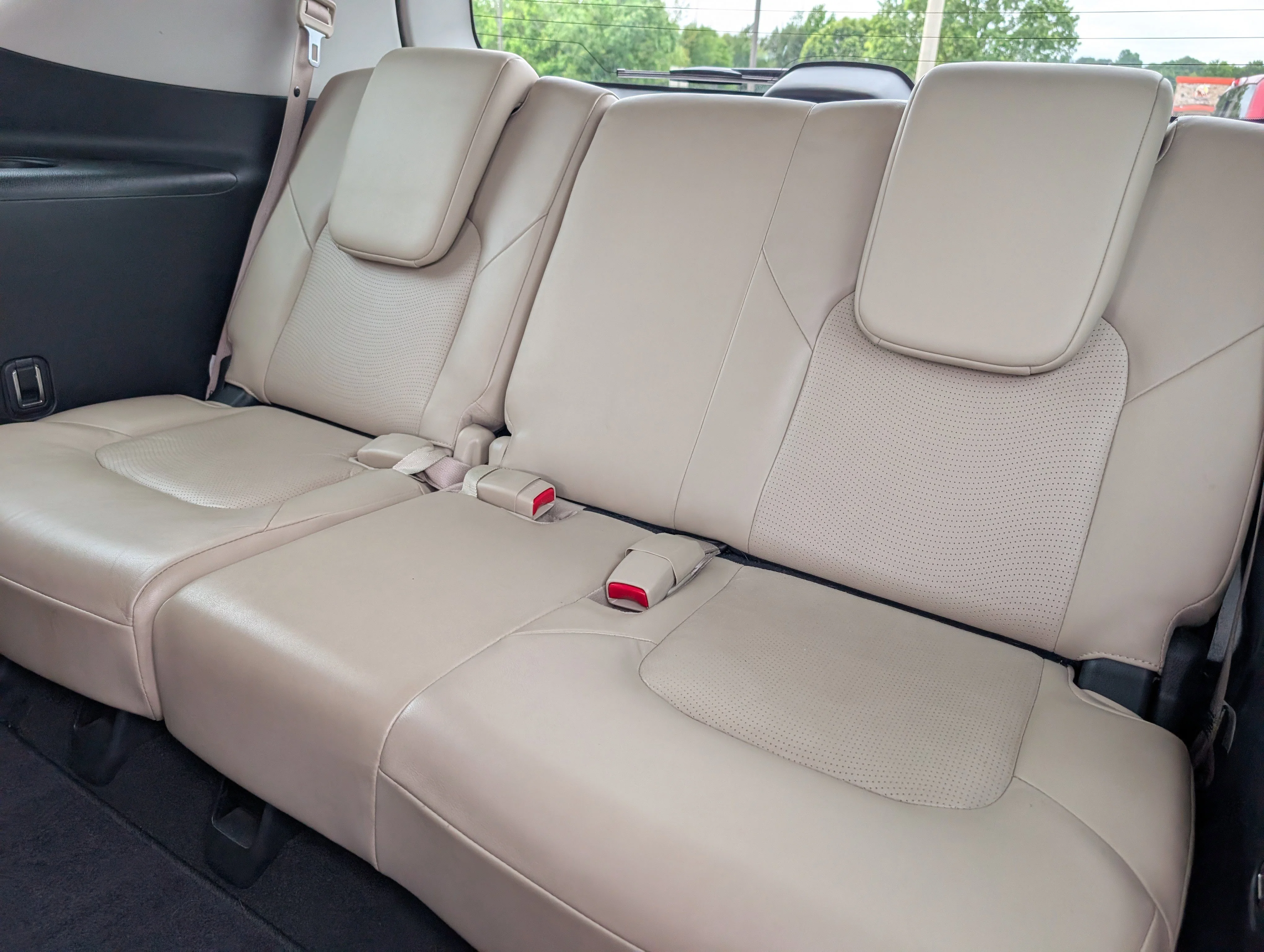 Used 2018 Gun Metallic Nissan Platinum image 15
