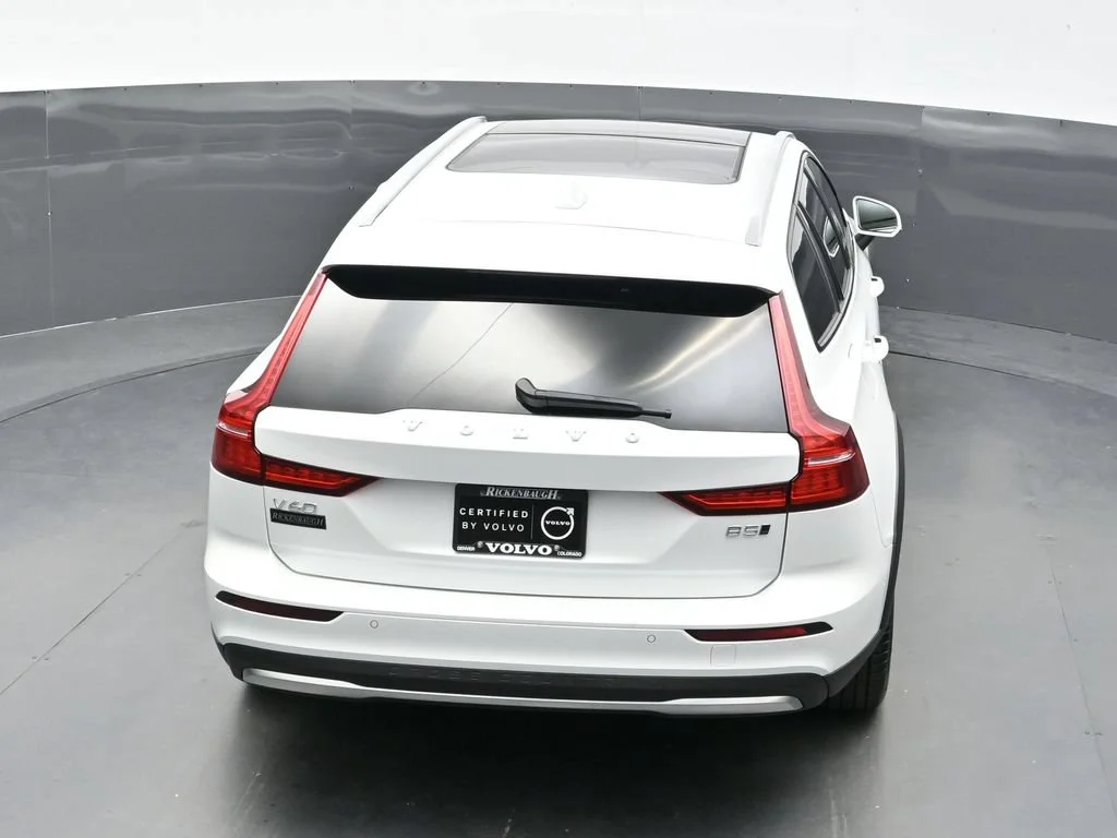 Certified Used 2026 Crystal White Volvo Plus image 32