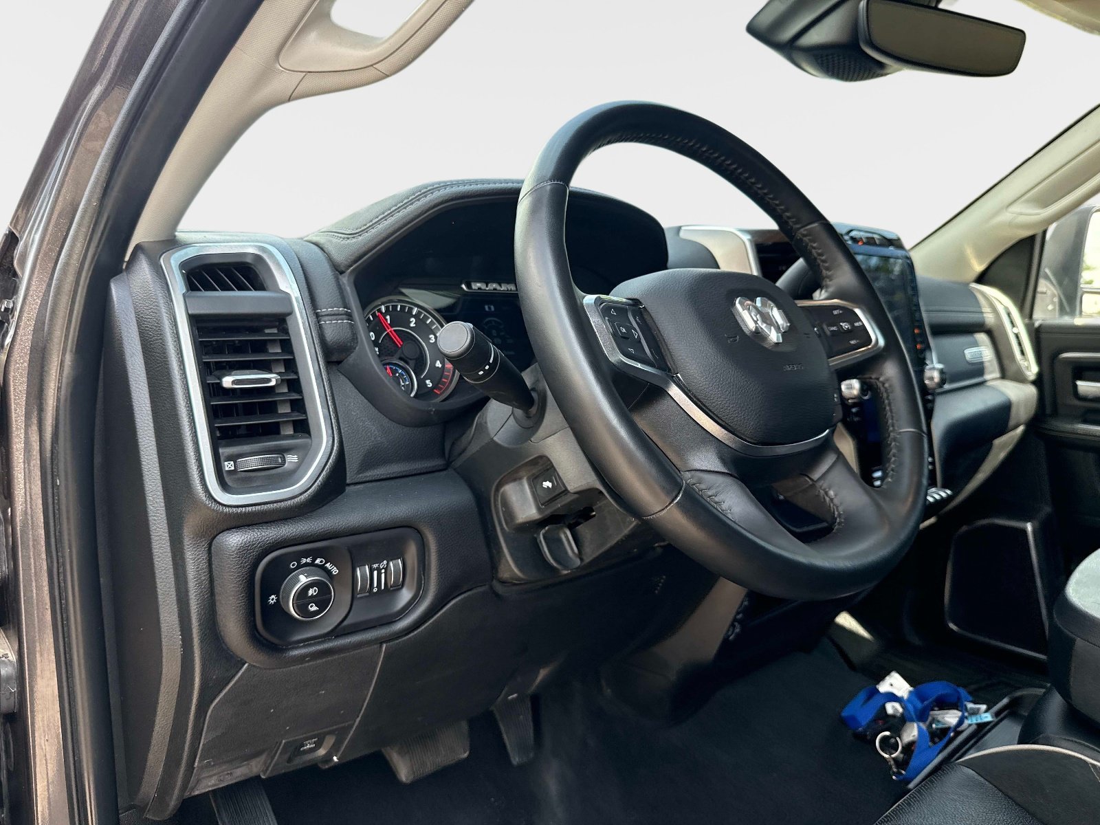 Used 2024 Granite Crystal Metallic Clearcoat Ram Laramie image 15