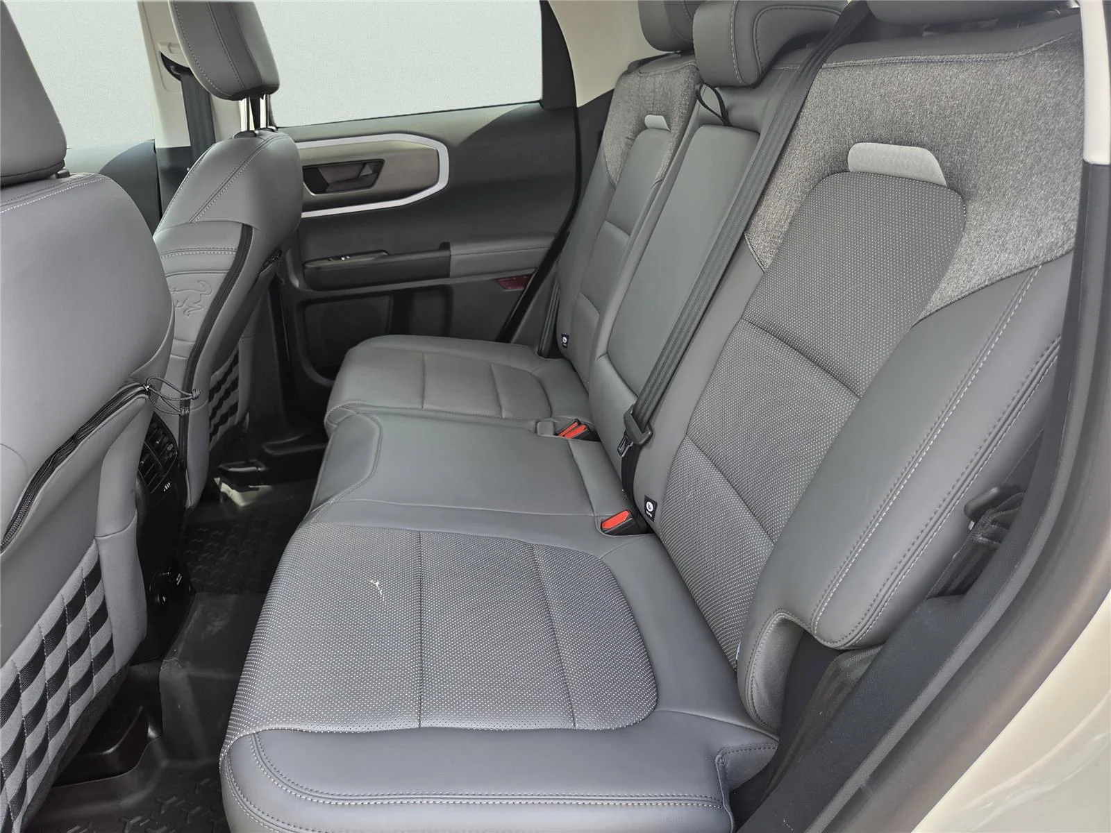 Used 2025 Desert Sand Ford Badlands image 22
