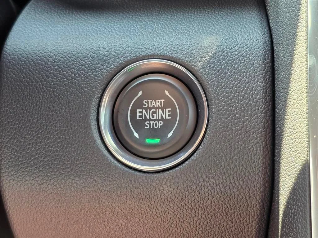 New 2026 Glacier White Tricoat GMC Elevation image 15