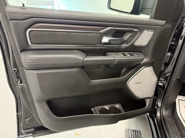 New 2026 Diamond Black Crystal Pearl-Coat Exterior Paint RAM Laramie image 15