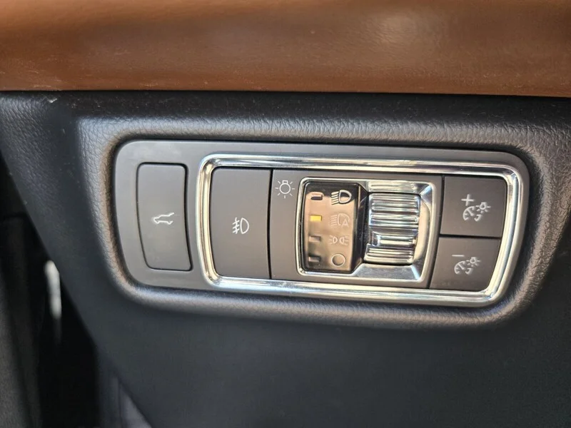 Used 2021 Black LINCOLN RESERVE AWD image 30