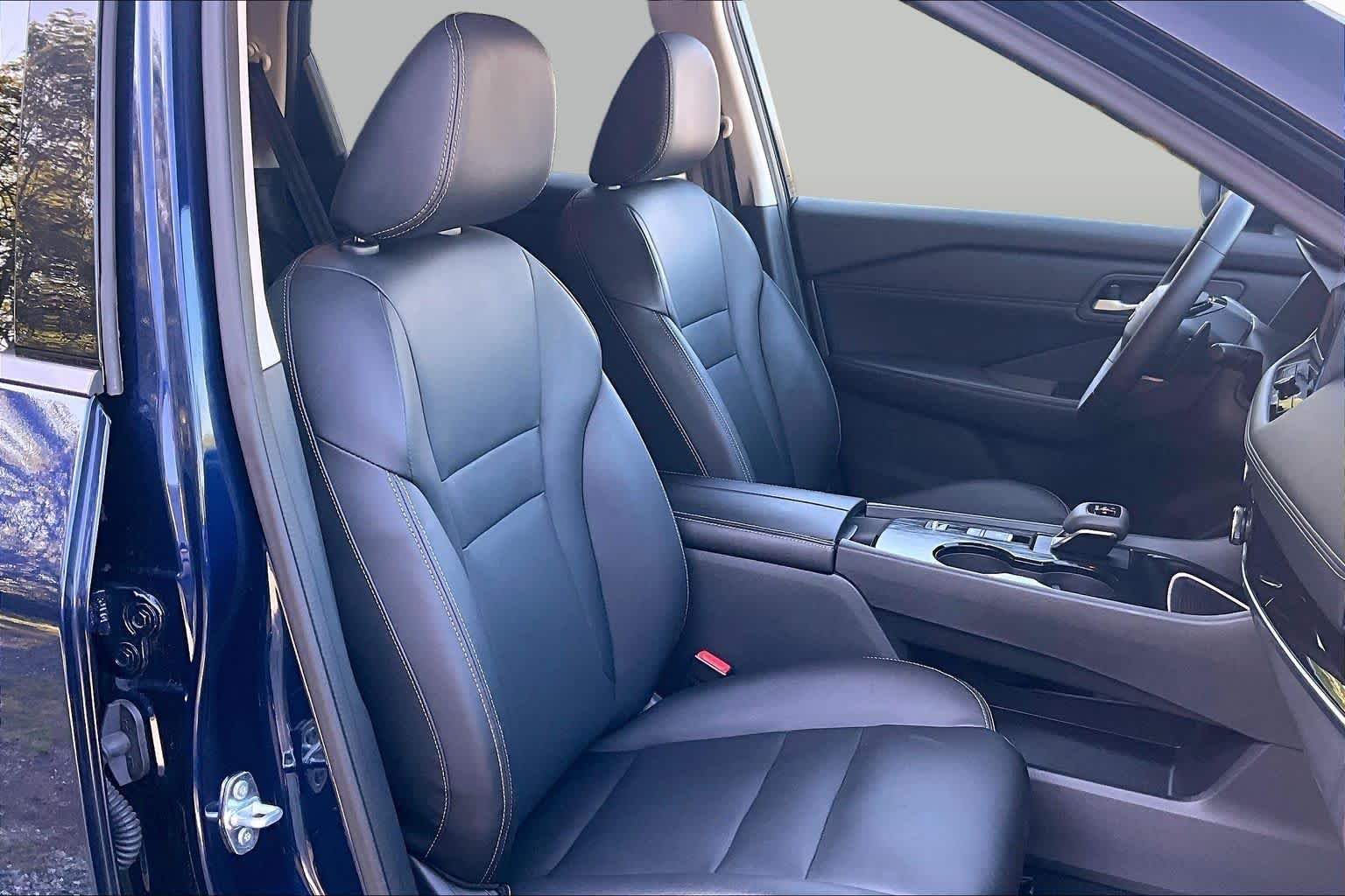 Used 2026 Deep Ocean Blue Pearl Nissan SL image 9