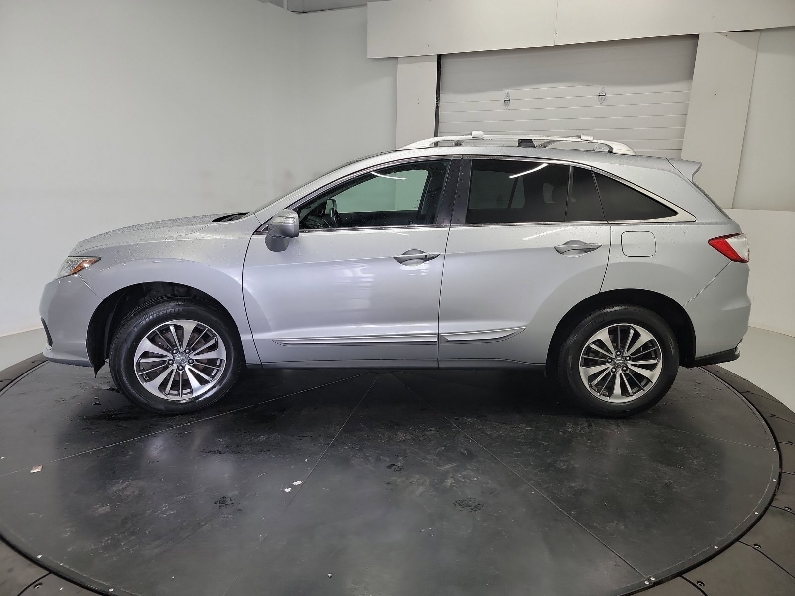 Used 2017 Lunar Silver Metallic Acura w/Advance Pkg image 4